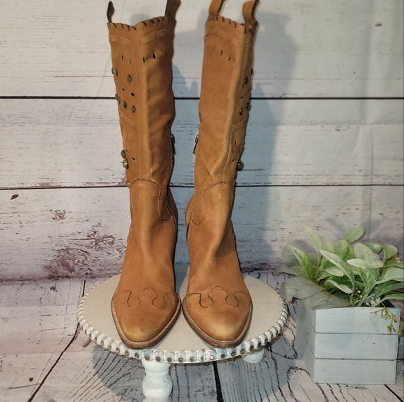 BOUTIQUE 58 Women's Western Tan Leather Calf Stud Embellished Heel Boot Size 9.5 - Picture 3 of 13
